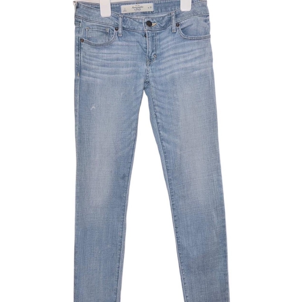 Abercrombie & Fitch Women’s Light Blue Skinny Low Rise Jean SZ-2